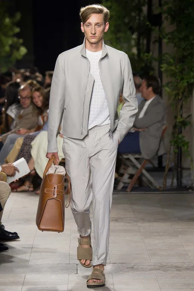 Look 12